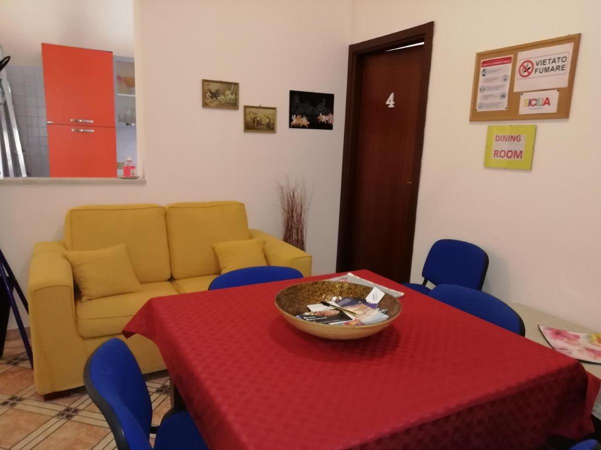ホテルCasa Claudia パレルモ エクステリア 写真