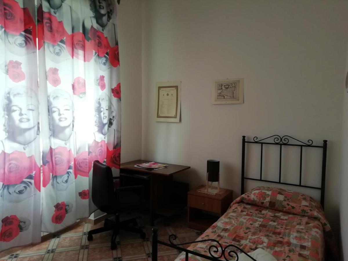ホテルCasa Claudia パレルモ エクステリア 写真